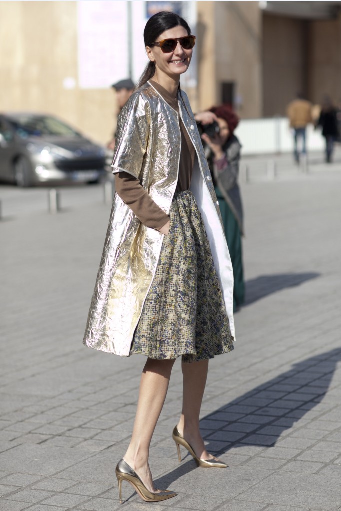 Giovanna-Battaglia-made-entrance-metallic-coat-full-skirt (1)